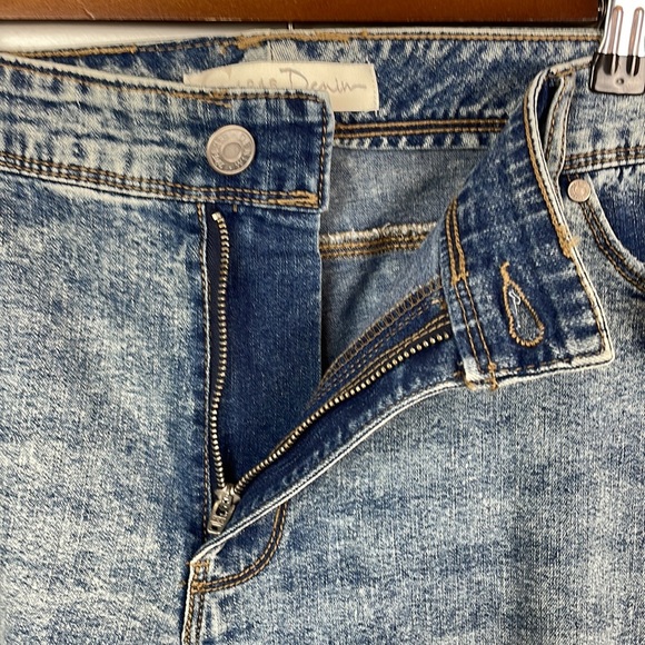 Women’s Est 1946 Denim Jeans, Pearls and Rhinestone Embellishments Size 14 - Picture 7 of 10